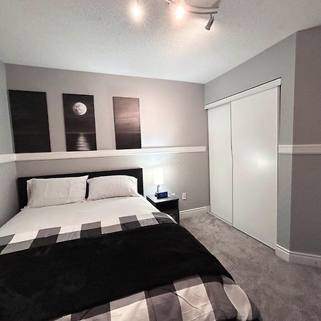 Room In Oshawa, 24/7 Security, Free Parking Extérieur photo